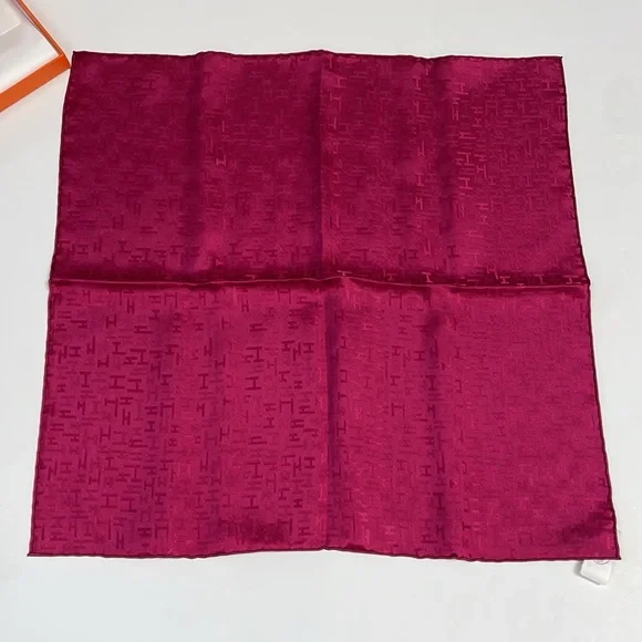 Hermes men’s red pocket square - Picture 6 of 6